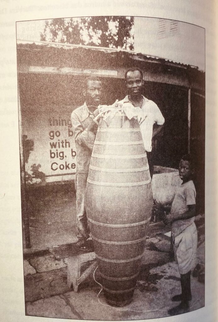 Foto O Cicilista Mascarado - Capitulo 7 - Fabricantes de tambor em Gana